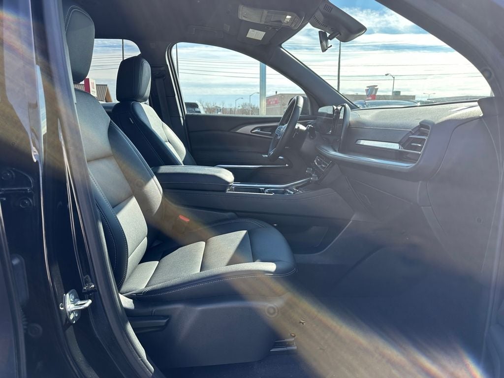 2025 Chevrolet Traverse AWD LT