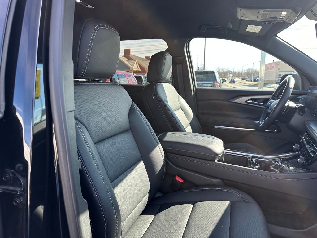 2025 Chevrolet Traverse AWD LT