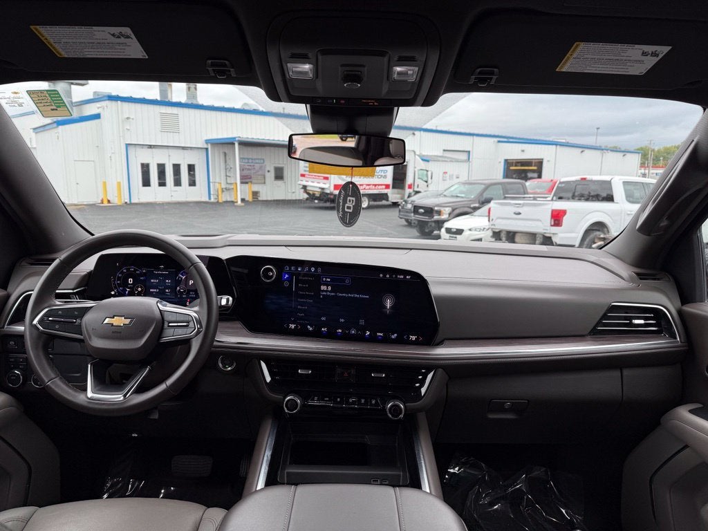 2025 Chevrolet Suburban LT