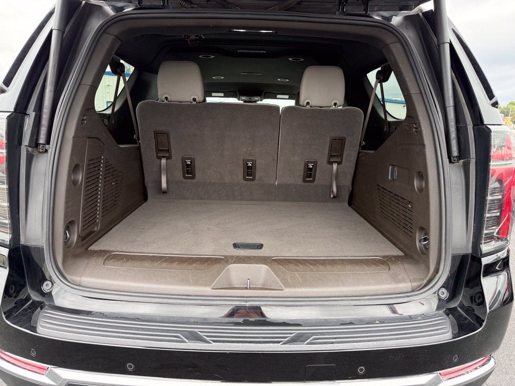 2025 Chevrolet Suburban LT