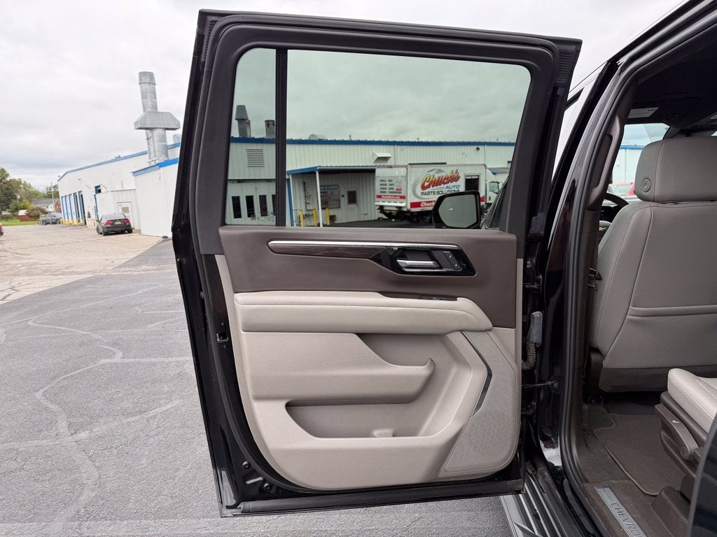 2025 Chevrolet Suburban LT