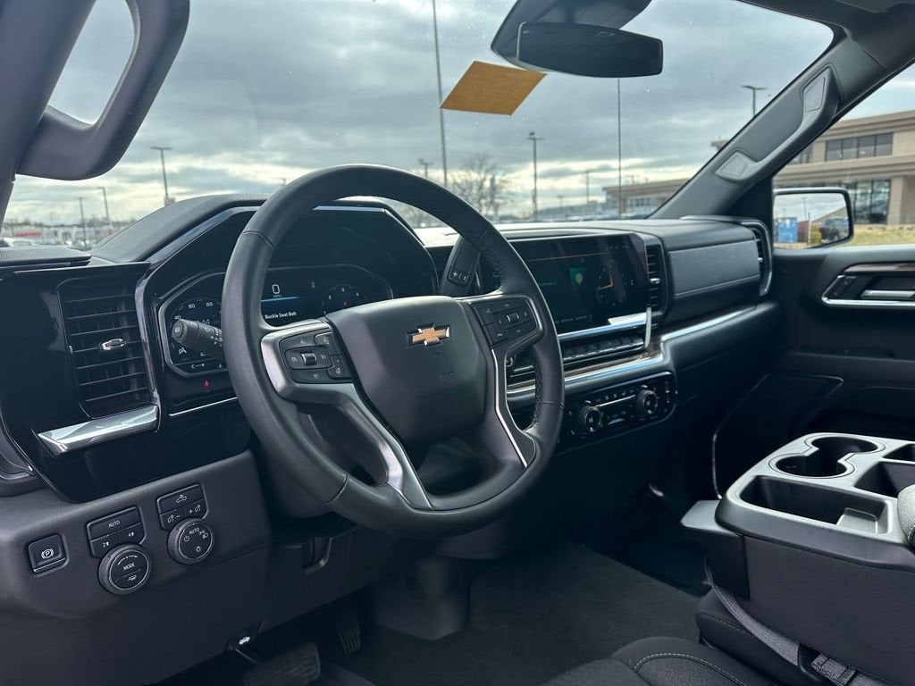 2025 Chevrolet Silverado 1500 LT