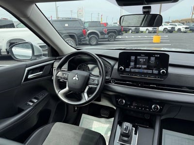 2024 Mitsubishi Outlander SE