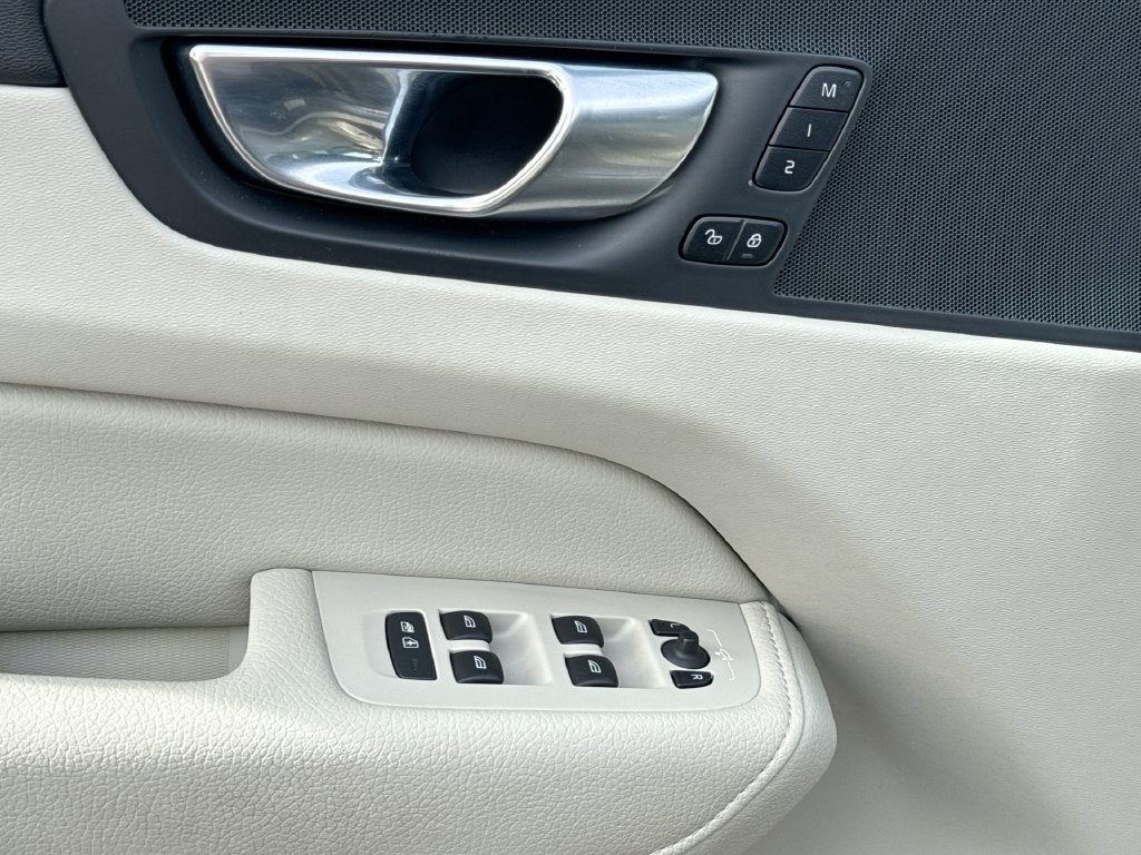 2021 Volvo XC60 T5 Momentum