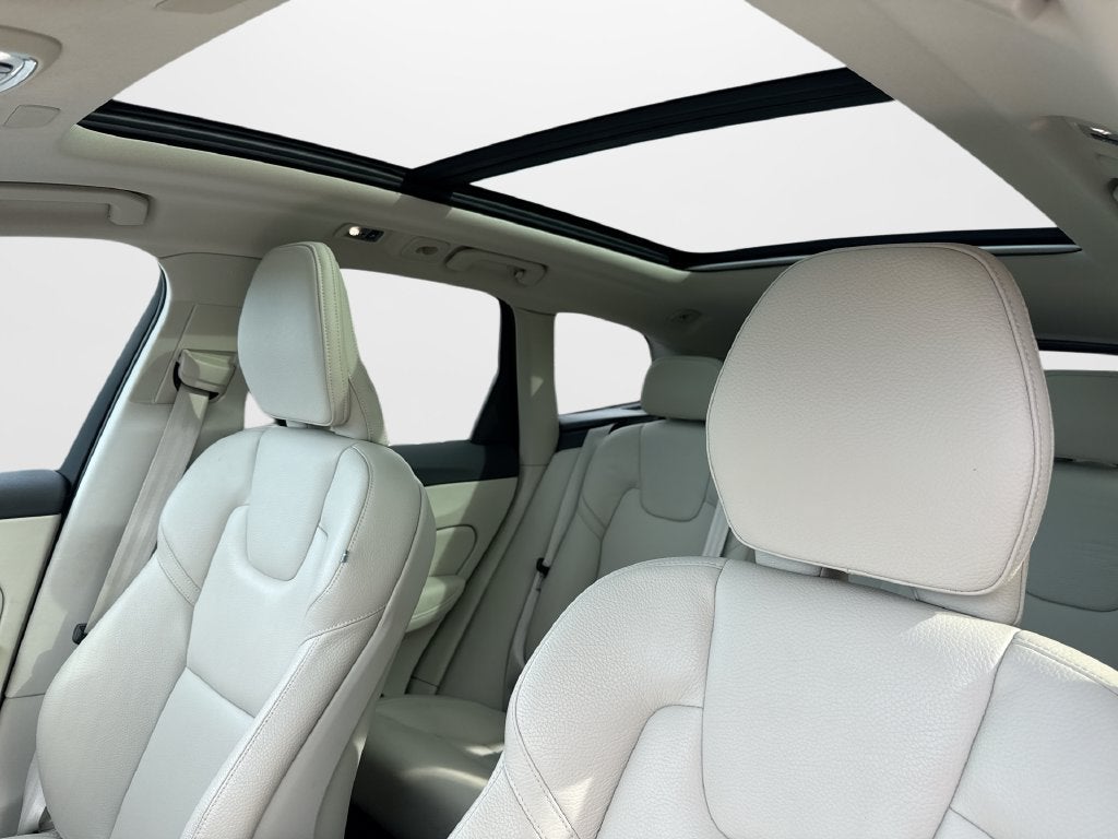 2021 Volvo XC60 T5 Momentum