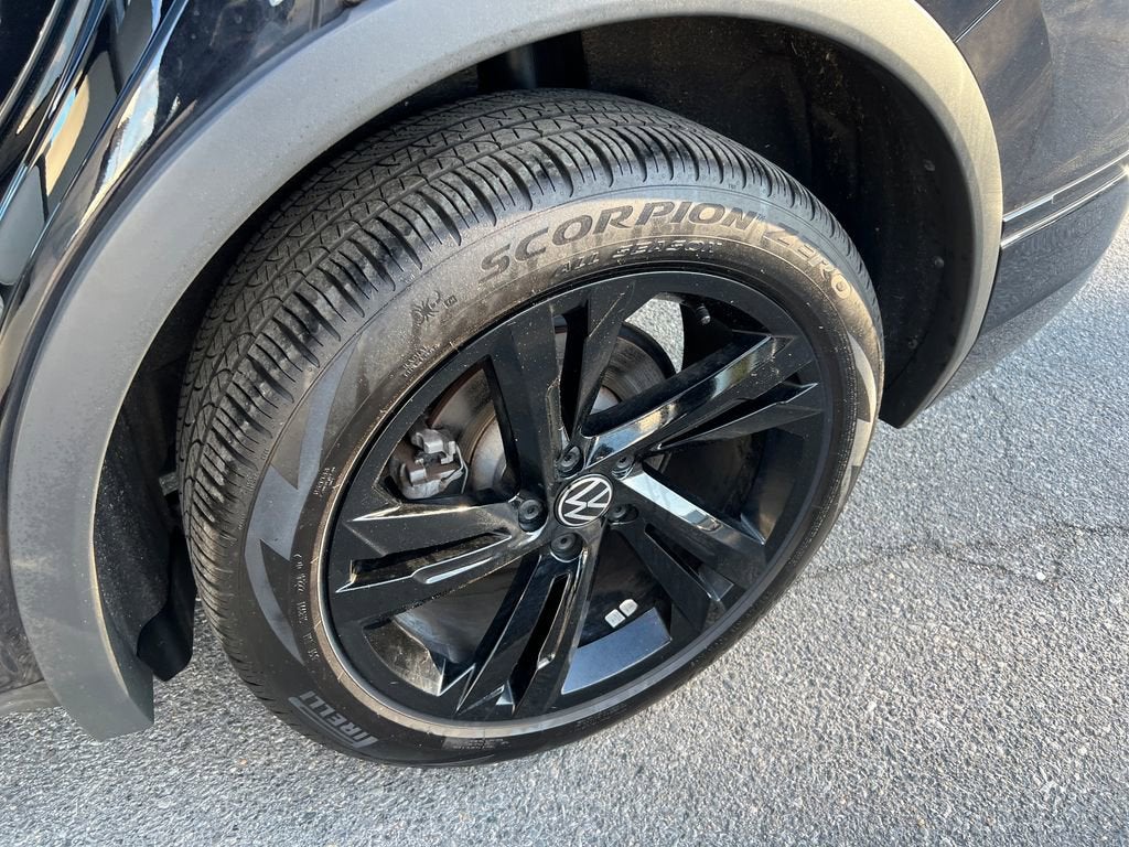2024 Volkswagen Tiguan SE R-Line Black