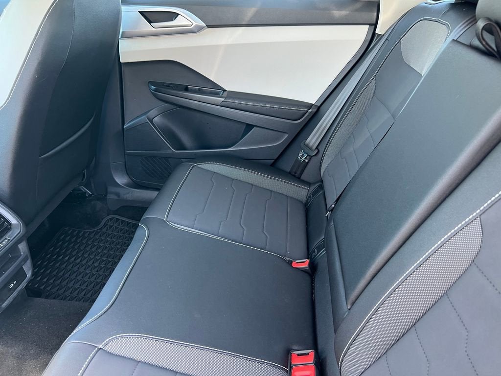 2025 Volkswagen Taos SE