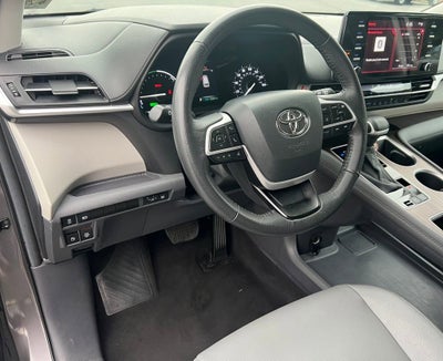 2024 Toyota Sienna XLE