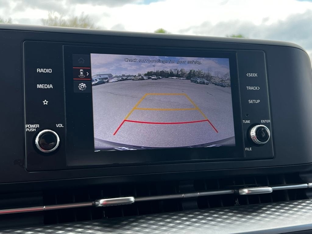 2024 Kia Carnival LX