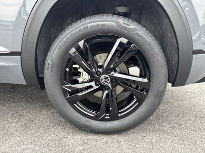 2026 Volkswagen Atlas Cross Sport 2.0T SEL R-Line Black