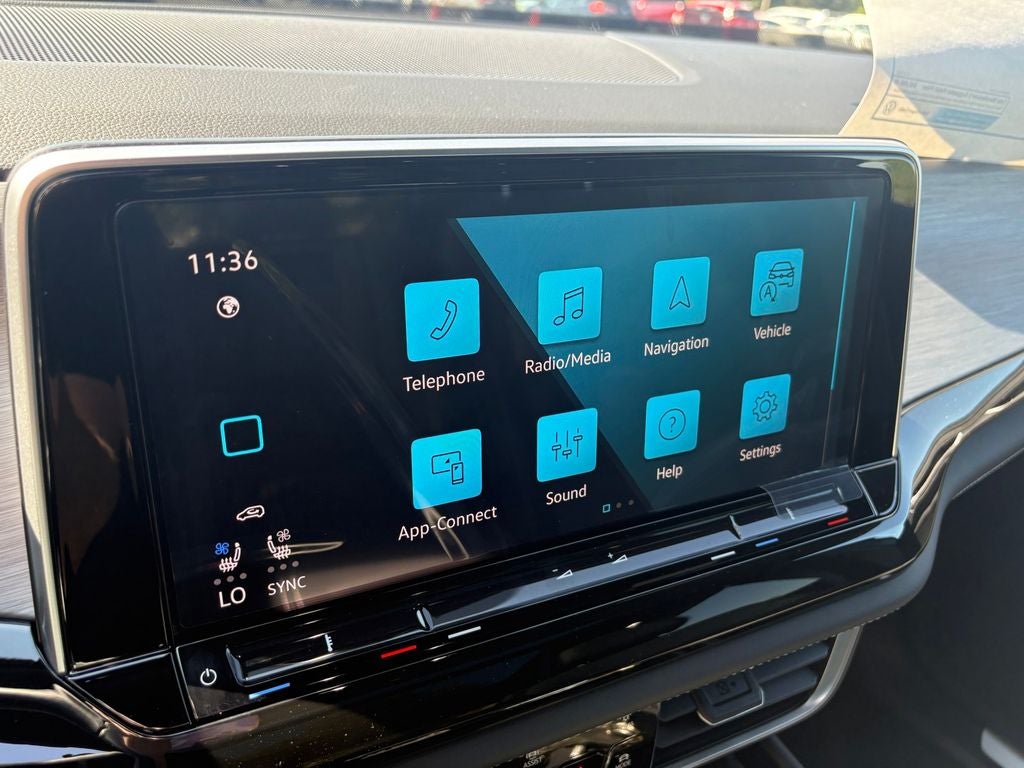 2026 Volkswagen Atlas Cross Sport 2.0T SE w/Technology