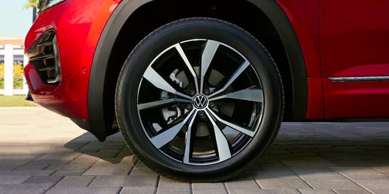 Volkswagen Atlas model tire side view